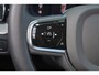 Volvo XC60 T6 Recharge AWD Plus Dark - Panorama/schuifdak - IntelliSafe Assist & Surround - 360º Camera - Verwarmde voorstoelen, stuur & achterbank - Parkeersensoren voor & achter - Elektr. bedienb. voorstoelen met geheugen - Draadloze tel. lader - Elektr. inklapbare trekhaak - 19' LMV