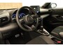 Toyota Yaris Cross 1.5 Hybrid 130 GR Sport - DIRECT UIT VOORRAAD LEVERBAAR - MEERDERE BESCHIKBAAR - HEAD-UP DISPLAY - ELEKTRISCHE ACHTERKLEP - PARKEERSENSOREN VOOR EN ACHTER - JBL GELUIDSINSTALLATIE - DODEHOEK DETECTIE
