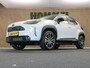 Toyota Yaris Cross 1.5 Hybrid 130 GR Sport - DIRECT UIT VOORRAAD LEVERBAAR - MEERDERE BESCHIKBAAR - HEAD-UP DISPLAY - ELEKTRISCHE ACHTERKLEP - PARKEERSENSOREN VOOR EN ACHTER - JBL GELUIDSINSTALLATIE - DODEHOEK DETECTIE