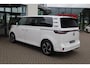 Volkswagen ID. Buzz Pro Bulli 86 kWh LWB 7p. 268PK / 210kW Warmtepomp, LED Matrix IQ.Light, rondomzicht camera, voorstoelen verwarmbaar met massagefunctie, Apple Carplay & Android Auto, achteruitrijcamera, elektrische schuifdeur links + rechts, Keyless Entry, dynamische grootlichtassistent, Parkeerassistent (Park Assist Pro), navigatie, 2-zone climatronic, 19'' LMV 'Tilburg'