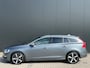 Volvo V60 2.0 T4 Business Sport | Camera | Leder | Panoramadak | Stoelverwarming | Parkeersensoren voor en achter | Xenon | Trekhaak |