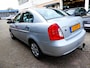 Hyundai Accent 1.4i Dynamic 97pk Sedan Airco Trekhaak 1100kg. 1e eigenaar