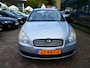 Hyundai Accent 1.4i Dynamic 97pk Sedan Airco Trekhaak 1100kg. 1e eigenaar