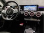 Mercedes-Benz A-klasse 180 AMG Sport Automaat (SCHUIFDAK, APPLE CARPLAY, SFEERVERLICHTING, BURMESTER, KEYLESS, LEDER/ALCANTARA, CAMERA, SPORTSTOELEN, STOELVERWARMING, WIDESCREEN, GETINT GLAS, NIEUWSTAAT)