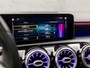 Mercedes-Benz A-klasse 180 AMG Sport Automaat (SCHUIFDAK, APPLE CARPLAY, SFEERVERLICHTING, BURMESTER, KEYLESS, LEDER/ALCANTARA, CAMERA, SPORTSTOELEN, STOELVERWARMING, WIDESCREEN, GETINT GLAS, NIEUWSTAAT)