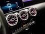 Mercedes-Benz A-klasse 180 AMG Sport Automaat (SCHUIFDAK, APPLE CARPLAY, SFEERVERLICHTING, BURMESTER, KEYLESS, LEDER/ALCANTARA, CAMERA, SPORTSTOELEN, STOELVERWARMING, WIDESCREEN, GETINT GLAS, NIEUWSTAAT)