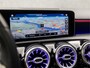 Mercedes-Benz A-klasse 180 AMG Sport Automaat (SCHUIFDAK, APPLE CARPLAY, SFEERVERLICHTING, BURMESTER, KEYLESS, LEDER/ALCANTARA, CAMERA, SPORTSTOELEN, STOELVERWARMING, WIDESCREEN, GETINT GLAS, NIEUWSTAAT)