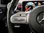 Mercedes-Benz A-klasse 180 AMG Sport Automaat (SCHUIFDAK, APPLE CARPLAY, SFEERVERLICHTING, BURMESTER, KEYLESS, LEDER/ALCANTARA, CAMERA, SPORTSTOELEN, STOELVERWARMING, WIDESCREEN, GETINT GLAS, NIEUWSTAAT)