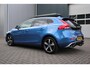 Volvo V40 1.5 T3 Polar+ Sport R-Design Automaat Camera/Panodak/Keyless/Stoelverwarming/PDC/Park.Assist/Alcantara/Trekhaak/APK:2027