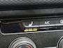 Volkswagen Transporter 2.0 TDI L2H1 204 PK | Airco | Multifunctioneel stuur |  Adaptive cruise control | Apple Carplay | Trekhaak | Dubbele Cabine | Armsteunen | Stoelverwarming | Navigatie | Achteruitrijcamera |
