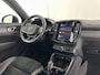 Volvo XC40 Recharge P8 AWD R-Design [ 3-Fase ] {SOH-89%} (INCL-BTW) *LEATHER-ALCANTARA | DIGI-COCKPIT | FULL-LED | PREMIUM-AUDIO | TOP-VIEW | CARPLAY | NAVI-FULLMAP | ECC | PDC | KEYLESS | HEATED-SPORTSEATS | BLIS | PRIVACY-GLASS | TOWBAR | 19 "ALU
