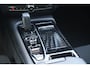 Volvo V60 2.0 T6 Twin Engine AWD Momentum Pro Cruise control | Extra getint glas | 18" lichtmetalen velgen | Adaptieve LED koplampen | Parkeersensoren achter | Parkeercamera | Trekhaak | Elektr. bedienbare achterklep |