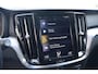 Volvo V60 2.0 T6 Twin Engine AWD Momentum Pro Cruise control | Extra getint glas | 18" lichtmetalen velgen | Adaptieve LED koplampen | Parkeersensoren achter | Parkeercamera | Trekhaak | Elektr. bedienbare achterklep |