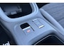 Jeep Avenger Longitude 54 kWh | Nieuw! | Navigatie | Camera | LED | Adapt. Cruise | Draadloze telefoonlader | LMV 17 inch