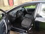 Toyota Auris 1.8 Hybrid 136pk CVT Dynamic, bij Toyota specialist met 12 mnd Bovag garantie !