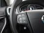 Volvo V40 2.0T Dual-Ecc Pdc 16" Licht-Regensensor Cruise Bluetooth Momentum Autonomous Emergency Braking Brake Assist System Privacy Glas Isofix  1500kg Trekvermogen! hoofdsteunen anti-whiplash Bots herkenning systeem EURO6