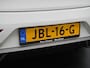 Volvo V40 2.0T Dual-Ecc Pdc 16" Licht-Regensensor Cruise Bluetooth Momentum Autonomous Emergency Braking Brake Assist System Privacy Glas Isofix  1500kg Trekvermogen! hoofdsteunen anti-whiplash Bots herkenning systeem EURO6