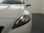 Volvo V40 2.0T Dual-Ecc Pdc 16" Licht-Regensensor Cruise Bluetooth Momentum Autonomous Emergency Braking Brake Assist System Privacy Glas Isofix  1500kg Trekvermogen! hoofdsteunen anti-whiplash Bots herkenning systeem EURO6