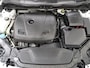 Volvo V40 2.0T Dual-Ecc Pdc 16" Licht-Regensensor Cruise Bluetooth Momentum Autonomous Emergency Braking Brake Assist System Privacy Glas Isofix  1500kg Trekvermogen! hoofdsteunen anti-whiplash Bots herkenning systeem EURO6
