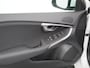 Volvo V40 2.0T Dual-Ecc Pdc 16" Licht-Regensensor Cruise Bluetooth Momentum Autonomous Emergency Braking Brake Assist System Privacy Glas Isofix  1500kg Trekvermogen! hoofdsteunen anti-whiplash Bots herkenning systeem EURO6