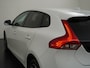 Volvo V40 2.0T Dual-Ecc Pdc 16" Licht-Regensensor Cruise Bluetooth Momentum Autonomous Emergency Braking Brake Assist System Privacy Glas Isofix  1500kg Trekvermogen! hoofdsteunen anti-whiplash Bots herkenning systeem EURO6
