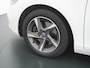 Volvo V40 2.0T Dual-Ecc Pdc 16" Licht-Regensensor Cruise Bluetooth Momentum Autonomous Emergency Braking Brake Assist System Privacy Glas Isofix  1500kg Trekvermogen! hoofdsteunen anti-whiplash Bots herkenning systeem EURO6