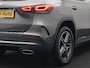 Mercedes-Benz GLA 250 e AMG Line Plug in Hybrid 218pk Dealer O.H | PHEV | Trekhaak af Fabriek | Panodak | Head Up| Adaptive Cruise | Apple Carplay | 360 camera | Sfeerverlichting | Lederen Sportstoelen Verwarmd | Widescreen Display | Navigatie | DAB |