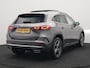 Mercedes-Benz GLA 250 e AMG Line Plug in Hybrid 218pk Dealer O.H | PHEV | Trekhaak af Fabriek | Panodak | Head Up| Adaptive Cruise | Apple Carplay | 360 camera | Sfeerverlichting | Lederen Sportstoelen Verwarmd | Widescreen Display | Navigatie | DAB |