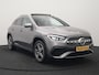 Mercedes-Benz GLA 250 e AMG Line Plug in Hybrid 218pk Dealer O.H | PHEV | Trekhaak af Fabriek | Panodak | Head Up| Adaptive Cruise | Apple Carplay | 360 camera | Sfeerverlichting | Lederen Sportstoelen Verwarmd | Widescreen Display | Navigatie | DAB |