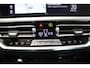 BMW 3-Serie Touring 330e Business Edition Plus Adaptieve cruise control | Climate control | Stoel/stuur verwarming | Zomer + winterset | Elektrisch uitklapbare trekhaak | Parkeercamera |