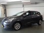 Renault Clio Estate 0.9 TCe Intens Navigatie, Achteruitrijcamera, Clima controle, Cruise controle,  Lm velgen 16'',Elek ramen V/A, Xenon, Pdc, Deels leder/sportstoelen, Full options!! Bovag afleverpakket 695,-