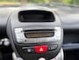 Peugeot 107 XS 1.0-12V 68 pk - 5drs - airco - radio cd - nette auto!