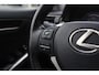 Lexus IS 300h Hybrid*Perfect Lexus Onderh.1ste Eig*Afn. Trekhaak/Half Leder/Stoelverw./Stuurverw./LED/DAB/Keyless Entry+Go/Camera/Parkeersens.V+A/18 inch LM*