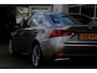 Lexus IS 300h Hybrid*Perfect Lexus Onderh.1ste Eig*Afn. Trekhaak/Half Leder/Stoelverw./Stuurverw./LED/DAB/Keyless Entry+Go/Camera/Parkeersens.V+A/18 inch LM*