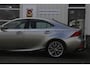 Lexus IS 300h Hybrid*Perfect Lexus Onderh.1ste Eig*Afn. Trekhaak/Half Leder/Stoelverw./Stuurverw./LED/DAB/Keyless Entry+Go/Camera/Parkeersens.V+A/18 inch LM*