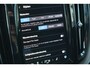 Volvo XC60 2.0 T6 Plug-in hybrid AWD Ultimate Dark | Schuif-/ kanteldak| Head-up display| Harman Kardon audiosysteem| Stoelverwarming voor + achter| Stuurwielverwarming| Semi- elektrisch inklapbare trekhaak|