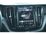 Volvo XC60 2.0 T6 Plug-in hybrid AWD Ultimate Dark | Schuif-/ kanteldak| Head-up display| Harman Kardon audiosysteem| Stoelverwarming voor + achter| Stuurwielverwarming| Semi- elektrisch inklapbare trekhaak|