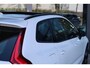 Volvo XC60 2.0 T6 Plug-in hybrid AWD Ultimate Dark | Schuif-/ kanteldak| Head-up display| Harman Kardon audiosysteem| Stoelverwarming voor + achter| Stuurwielverwarming| Semi- elektrisch inklapbare trekhaak|