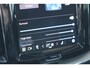 Volvo XC60 2.0 T6 Plug-in hybrid AWD Ultimate Dark | Schuif-/ kanteldak| Head-up display| Harman Kardon audiosysteem| Stoelverwarming voor + achter| Stuurwielverwarming| Semi- elektrisch inklapbare trekhaak|