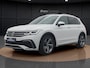 Volkswagen Tiguan 1.4 TSI eHybrid R-Line Business+ | Pano dak | Trekhaak | Stuur-/Stoelverwarming | IQ Light | ACC |