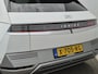 Hyundai Ioniq 5 Lounge 77.4 kWh Automaat / Origineel NL Auto / 03-2029 Fabrieksgarantie / Camera Spiegels / HUD / Apple Carplay Android Auto / Stuur-, Stoel en Achterbankverwarming / Rondomzicht camera / Elektrische achterklep / Trekgewicht 1600 kg / Bose Audio Systeem / Warmtepomp /