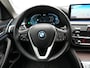 BMW 5-Serie Touring 530e Luxury Line Plug In Hybrid 294pk Dealer O.H PHEV | Trekhaak Af Fabriek | Panodak | Camera | Lederen Sportstoelen Memory & Verwarmd | Apple Carplay | Cruise Control | Navigatie | Virtual | DAB |