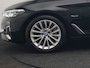 BMW 5-Serie Touring 530e Luxury Line Plug In Hybrid 294pk Dealer O.H PHEV | Trekhaak Af Fabriek | Panodak | Camera | Lederen Sportstoelen Memory & Verwarmd | Apple Carplay | Cruise Control | Navigatie | Virtual | DAB |