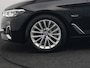 BMW 5-Serie Touring 530e Luxury Line Plug In Hybrid 294pk Dealer O.H PHEV | Trekhaak Af Fabriek | Panodak | Camera | Lederen Sportstoelen Memory & Verwarmd | Apple Carplay | Cruise Control | Navigatie | Virtual | DAB |
