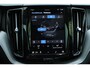 Volvo XC60 T6 Automaat Plug-in hybrid AWD Ultra Dark | Verwarmbare voorstoelen | Verwarmbaar stuurwiel | Verwarmbare achterbank | Rondom zicht camera | Premium audio by Harman Kardon | Panoramadak | Semi Elektrische Trekhaak | Alarmklasse 3