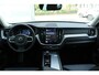 Volvo XC60 T6 Automaat Plug-in hybrid AWD Ultra Dark | Verwarmbare voorstoelen | Verwarmbaar stuurwiel | Verwarmbare achterbank | Rondom zicht camera | Premium audio by Harman Kardon | Panoramadak | Semi Elektrische Trekhaak | Alarmklasse 3