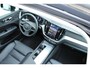 Volvo XC60 T6 Automaat Plug-in hybrid AWD Ultra Dark | Verwarmbare voorstoelen | Verwarmbaar stuurwiel | Verwarmbare achterbank | Rondom zicht camera | Premium audio by Harman Kardon | Panoramadak | Semi Elektrische Trekhaak | Alarmklasse 3