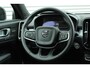 Volvo XC40 B4 Automaat Mild Hybrid Plus Dark | Harman/Kardon Audiosysteem | Semi- Elektrisch Inklapbare Trekhaak | Elektrisch Verstelbare Voorstoelen | Voorruitverwarming | Stuurverwarming | Stoelverwarming | Google Maps | Keyless Entry | Elektrische Achterklep | 18" Lichtmetalen Velgen Met All-Season Banden | Draadloze Telefoonlader