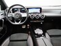 Mercedes-Benz A-klasse 180 Business Solution AMG | ACHTERUITRIJCAMERA | HALF LEDER INTERIEUR | NAVIGATIE | CLIMATE CONTROL | DIGITAL COCKPIT | PARKEERSENSOREN | LED VERLICHTING |