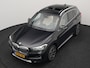 BMW X1 sDrive20i Sportline Automaat 192pk | Trekhaak Afneembaar | Panodak | Head Up | Lederen Sportstoelen Verwarmd | Navigatie | Camera | Sfeerverlichting | Virtual  | DAB |